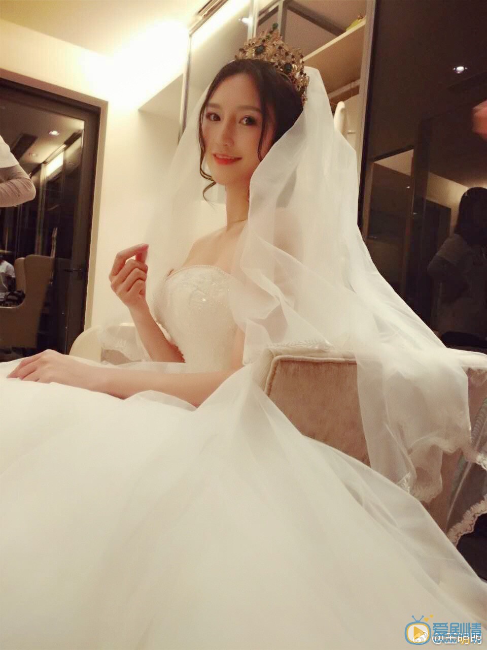 王明明俏丽写真 王明明高清写真_王明明高清剧照