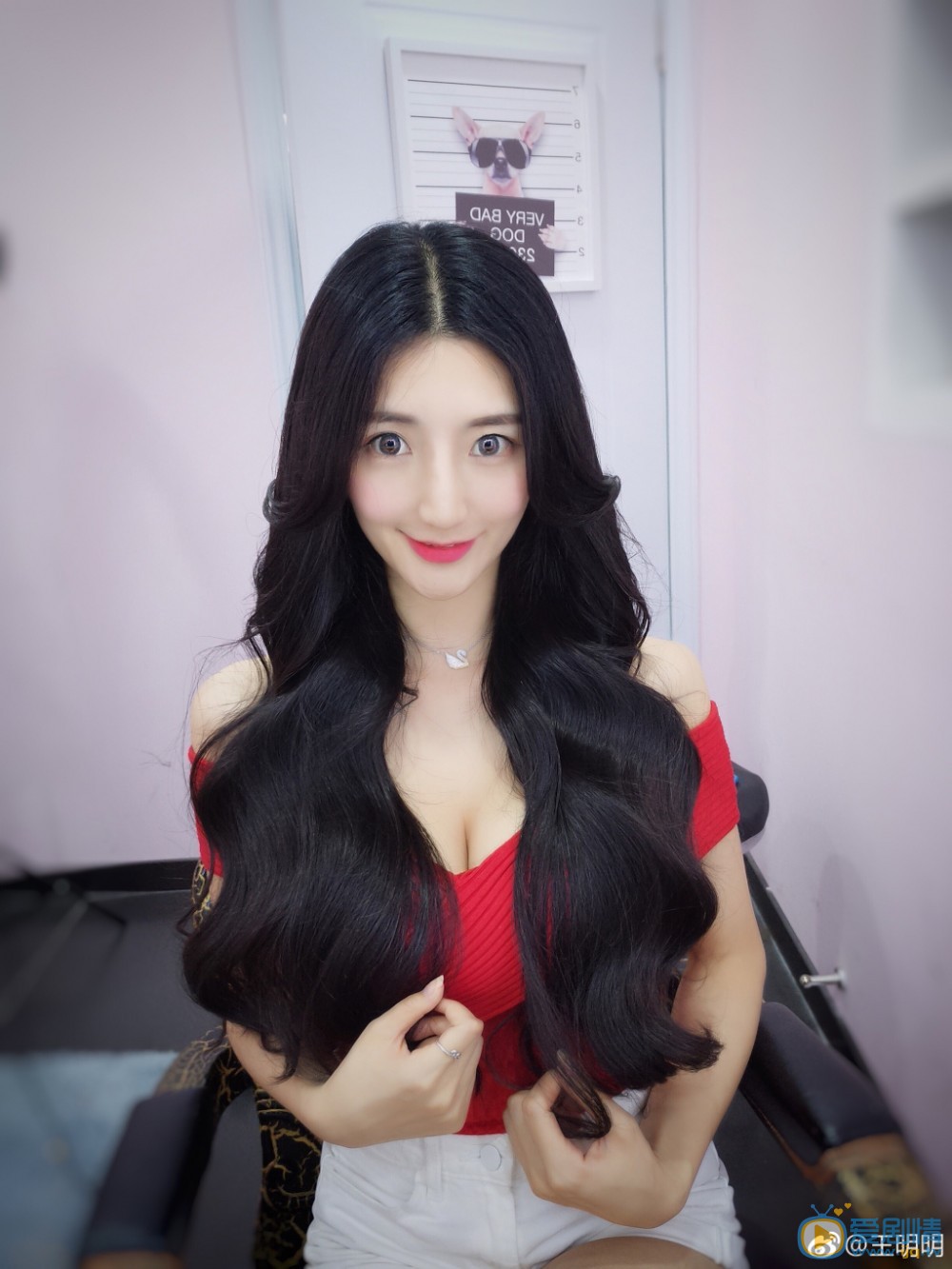 王明明俏丽写真 王明明高清写真_王明明高清剧照