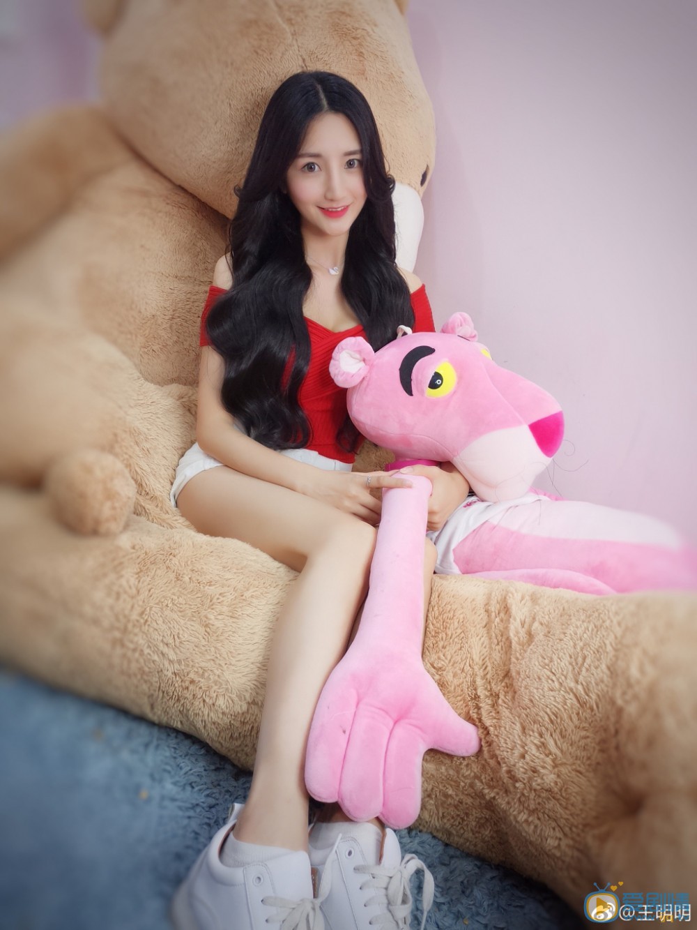 王明明俏丽写真 王明明高清写真_王明明高清剧照