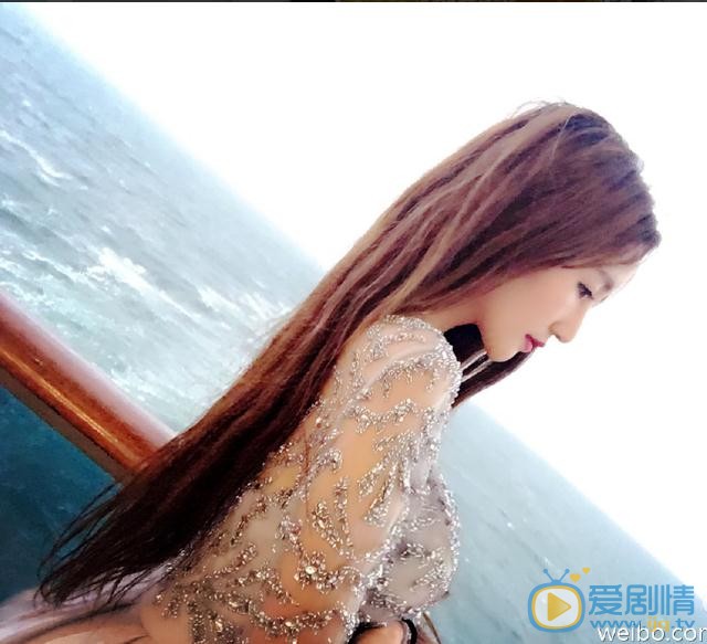王明明晚礼服照写真 王明明高清写真_王明明高清剧照