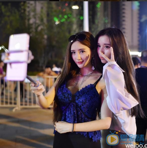 王明明参加活动写真 王明明高清写真_王明明高清剧照