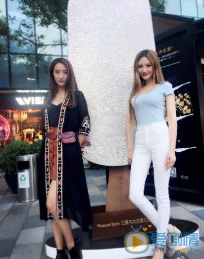 王明明参加活动写真 王明明高清写真_王明明高清剧照