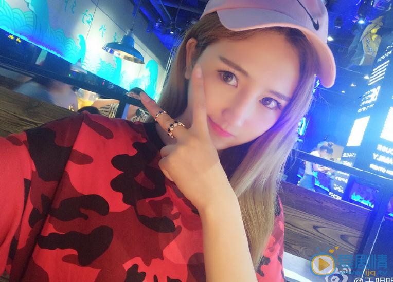 王明明片场照写真 王明明高清写真_王明明高清剧照