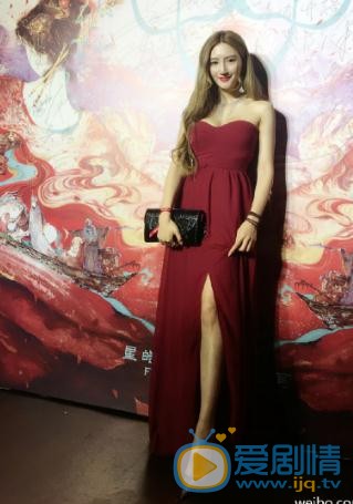 王明明晚礼服照写真 王明明高清写真_王明明高清剧照