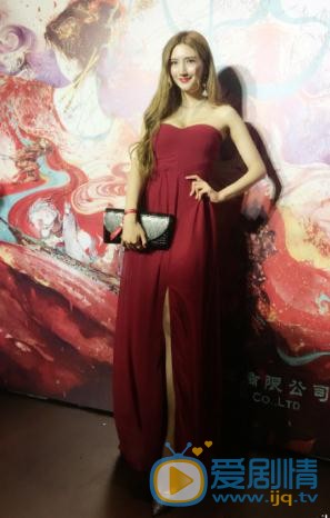 王明明晚礼服照写真 王明明高清写真_王明明高清剧照