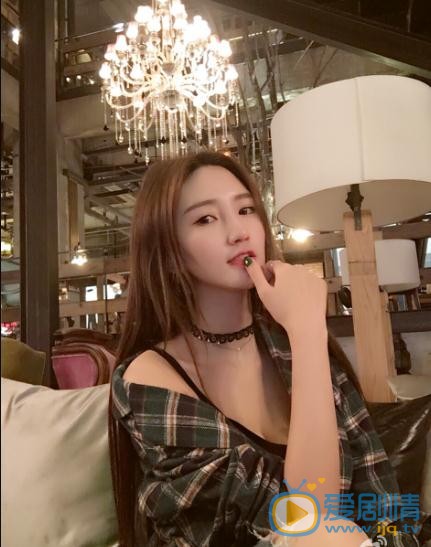 王明明文艺照写真 王明明高清写真_王明明高清剧照