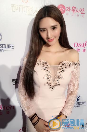 王明明车展照写真 王明明高清写真_王明明高清剧照