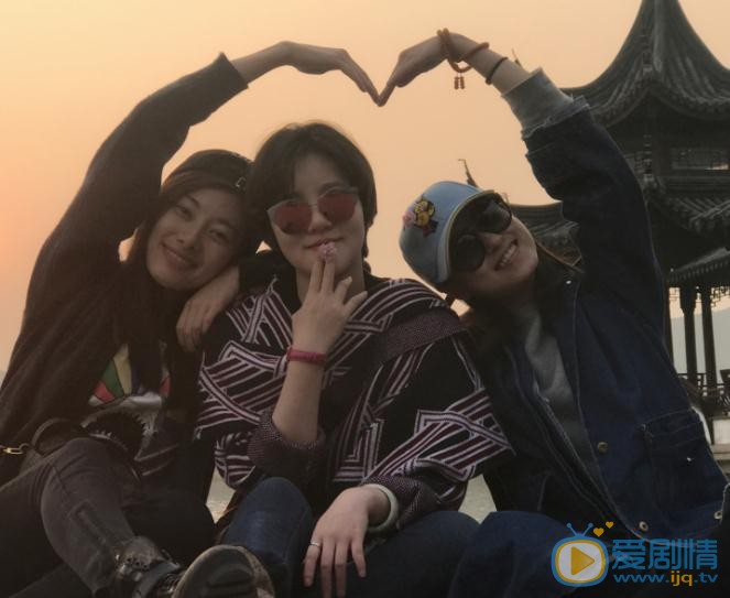 端木崇慧与人合照 端木崇慧高清写真_端木崇慧高清剧照