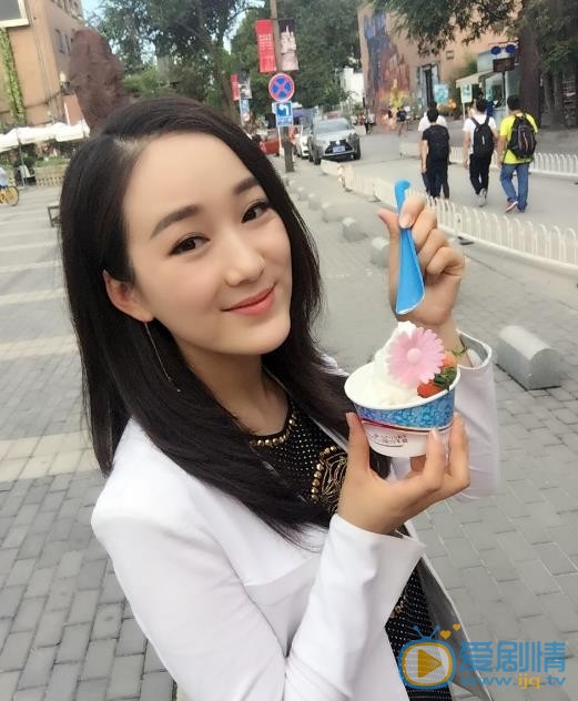 龙梅子生活照 龙梅子高清写真_龙梅子高清剧照