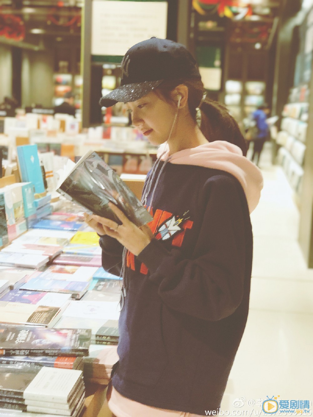 李梦颖校园照写真 李梦颖高清写真_李梦颖高清剧照