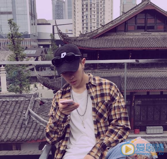 马伯骞街拍写真 马伯骞高清写真_马伯骞高清剧照
