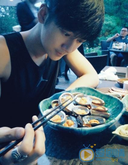 李鹤早期照 李鹤高清写真_李鹤高清剧照