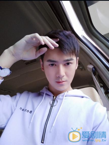 李鹤早期照 李鹤高清写真_李鹤高清剧照