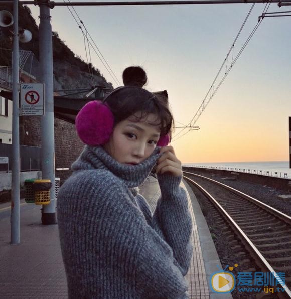 李思函随性街拍 李思函高清写真_李思函高清剧照