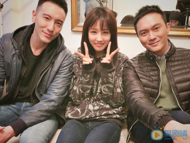 李思函与人合照 李思函高清写真_李思函高清剧照