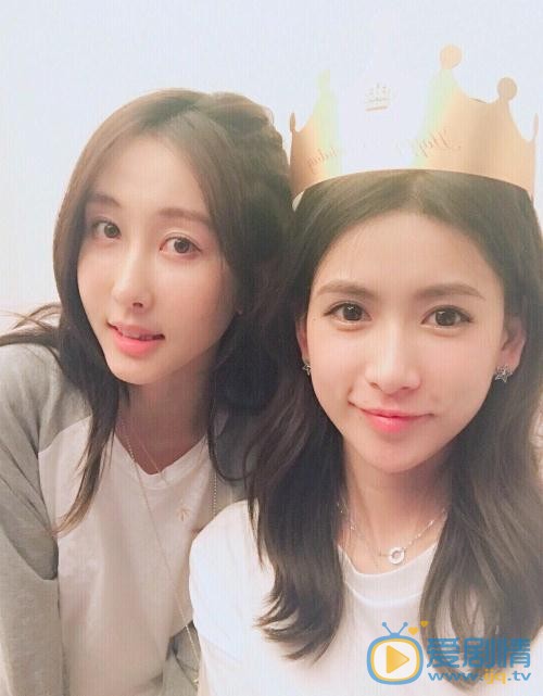 王秋紫与人合照 王秋紫高清写真_王秋紫高清剧照
