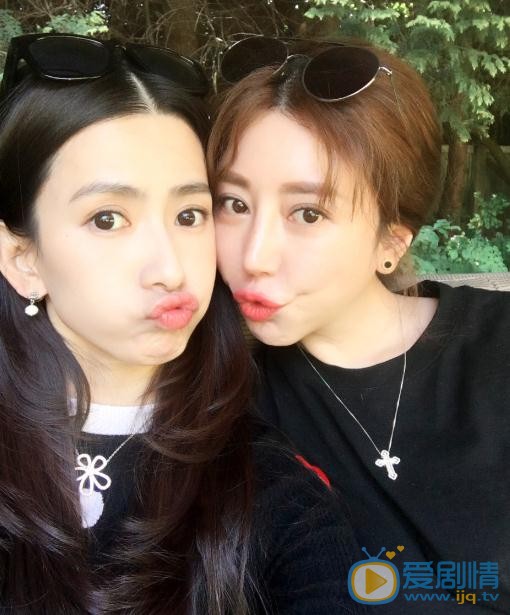 王秋紫与人合照 王秋紫高清写真_王秋紫高清剧照