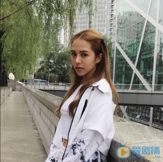安紫依街拍写真 安紫依高清写真_安紫依高清剧照