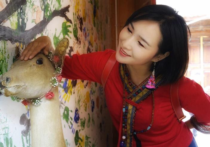 杨亭旅游照 杨亭高清写真_杨亭高清剧照