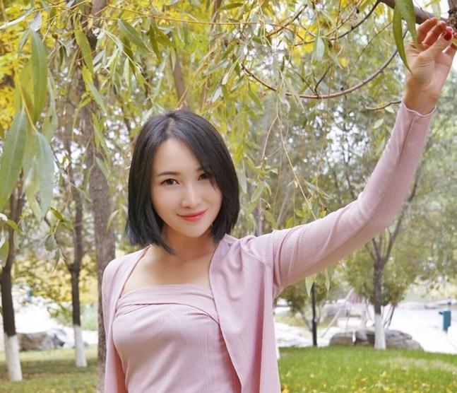 杨亭街拍写真 杨亭高清写真_杨亭高清剧照