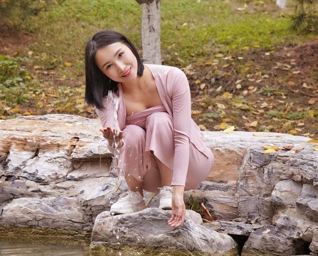 杨亭街拍写真 杨亭高清写真_杨亭高清剧照