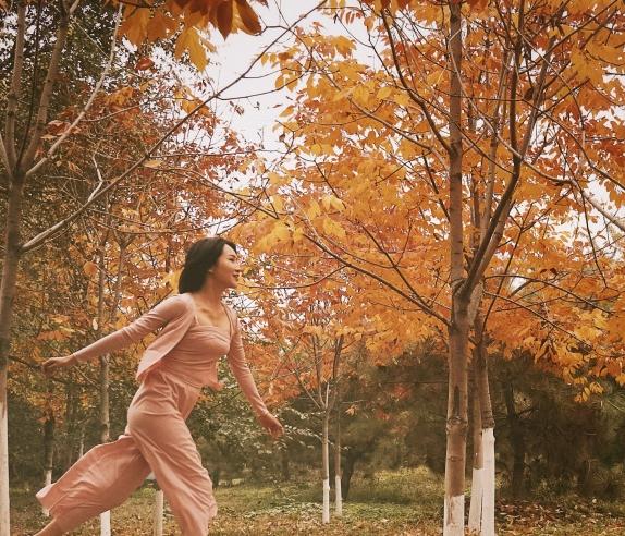 杨亭街拍写真 杨亭高清写真_杨亭高清剧照