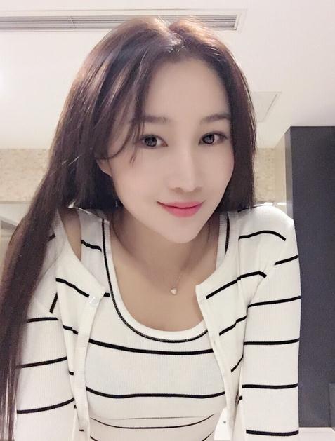 杨亭生活照 杨亭高清写真_杨亭高清剧照