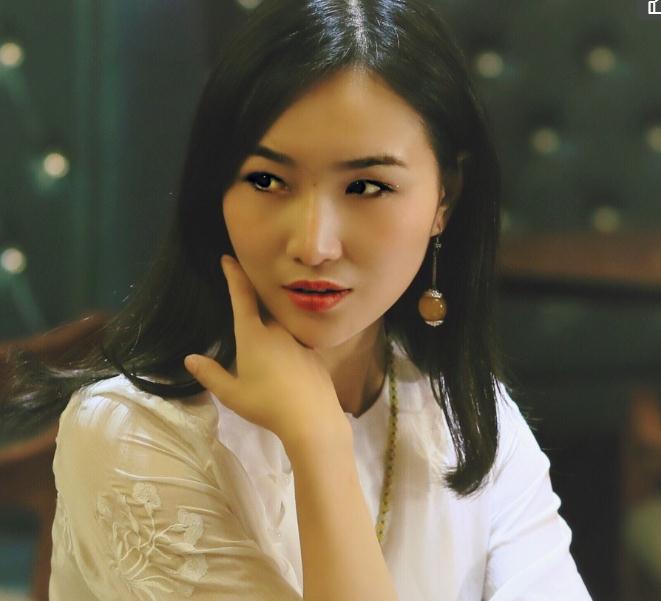 杨亭街拍写真 杨亭高清写真_杨亭高清剧照