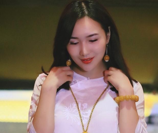 杨亭街拍写真 杨亭高清写真_杨亭高清剧照