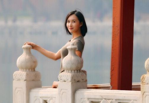 杨亭街拍写真 杨亭高清写真_杨亭高清剧照