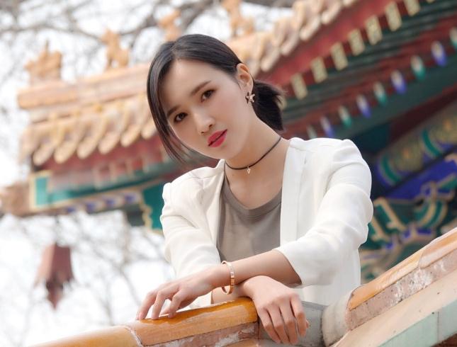 杨亭街拍写真 杨亭高清写真_杨亭高清剧照
