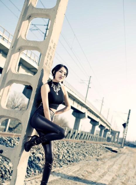 杨亭街拍写真 杨亭高清写真_杨亭高清剧照