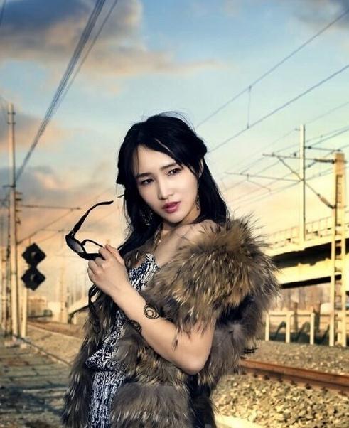 杨亭街拍写真 杨亭高清写真_杨亭高清剧照