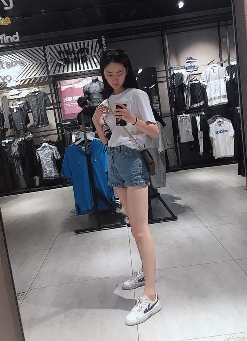 何雨虹生活照 何雨虹高清写真_何雨虹高清剧照