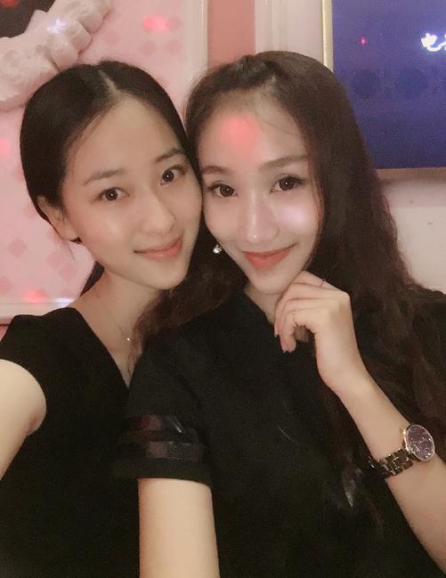何雨虹与人合照 何雨虹高清写真_何雨虹高清剧照