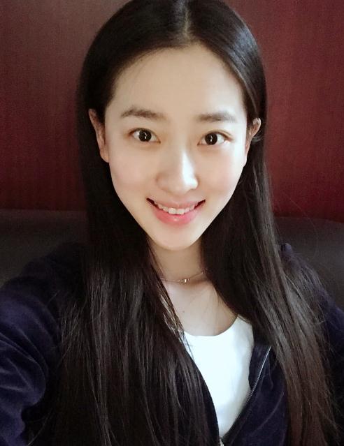 何雨虹生活照 何雨虹高清写真_何雨虹高清剧照