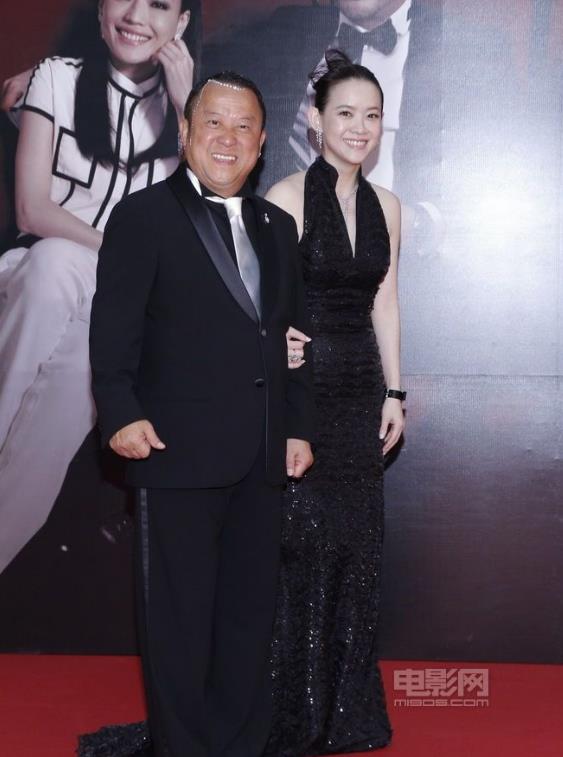 曾宝仪家人合照 曾宝仪高清写真_曾宝仪高清剧照