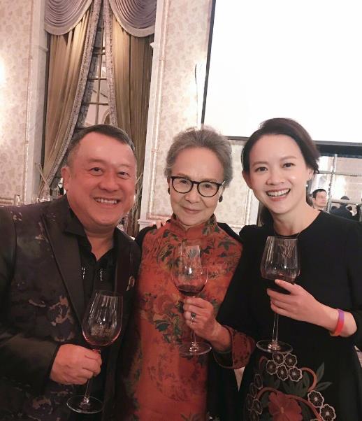 曾宝仪家人合照 曾宝仪高清写真_曾宝仪高清剧照