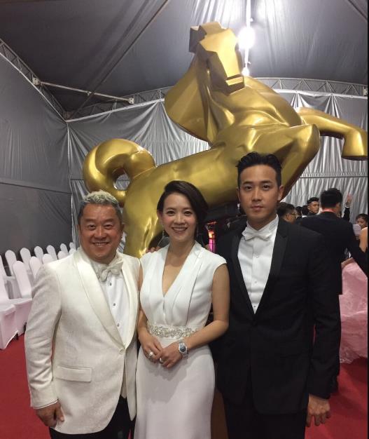 曾宝仪家人合照 曾宝仪高清写真_曾宝仪高清剧照