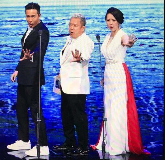 曾宝仪家人合照 曾宝仪高清写真_曾宝仪高清剧照
