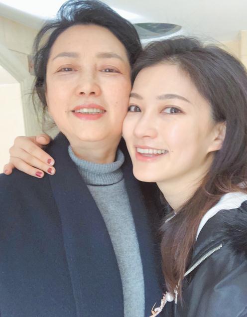 丁丁家人合照 丁丁高清写真_丁丁高清剧照
