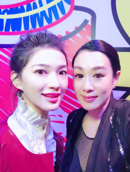 丁丁与人合照 丁丁高清写真_丁丁高清剧照