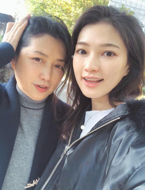 丁丁家人合照 丁丁高清写真_丁丁高清剧照