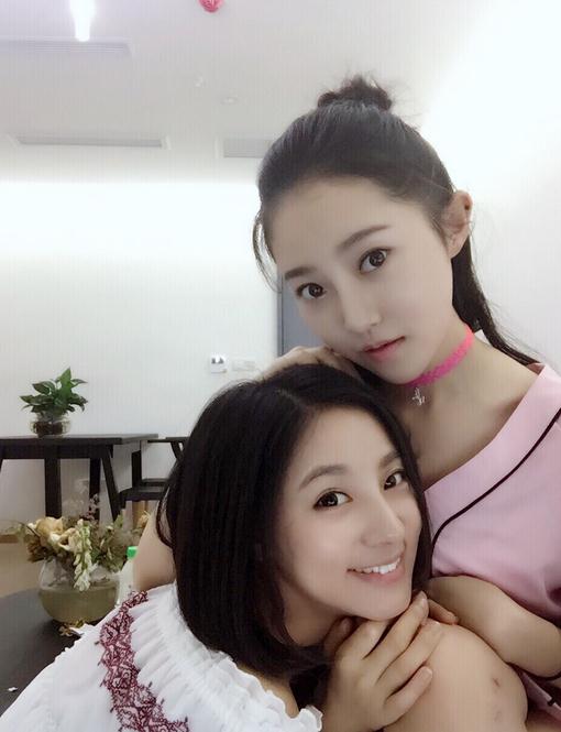 董昕赟与人合照 董昕赟高清写真_董昕赟高清剧照