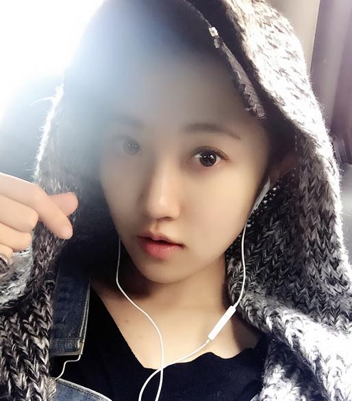 董昕赟旅游照 董昕赟高清写真_董昕赟高清剧照