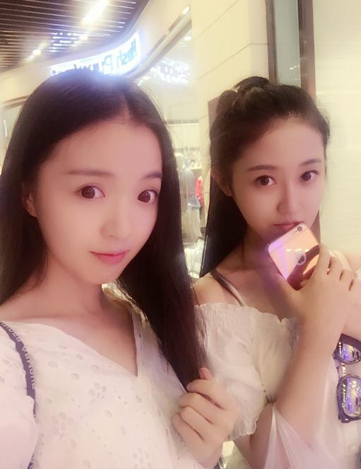 董昕赟与人合照 董昕赟高清写真_董昕赟高清剧照