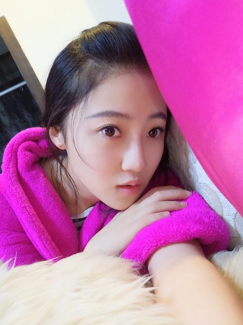 董昕赟旅游照 董昕赟高清写真_董昕赟高清剧照