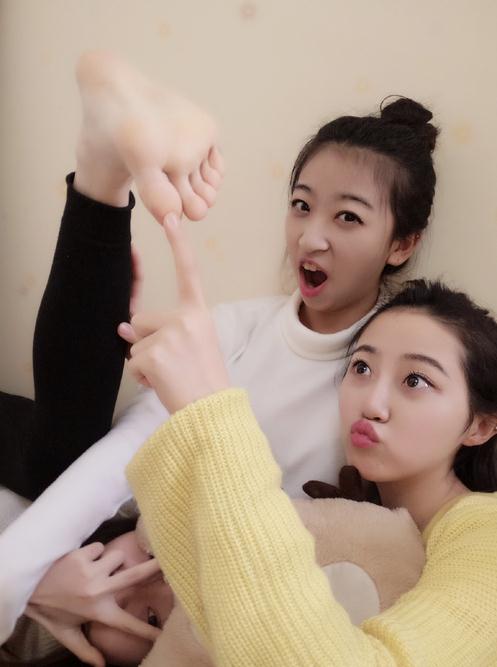 董昕赟与人合照 董昕赟高清写真_董昕赟高清剧照