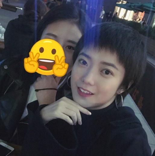 姜卓君与人合照 姜卓君高清写真_姜卓君高清剧照