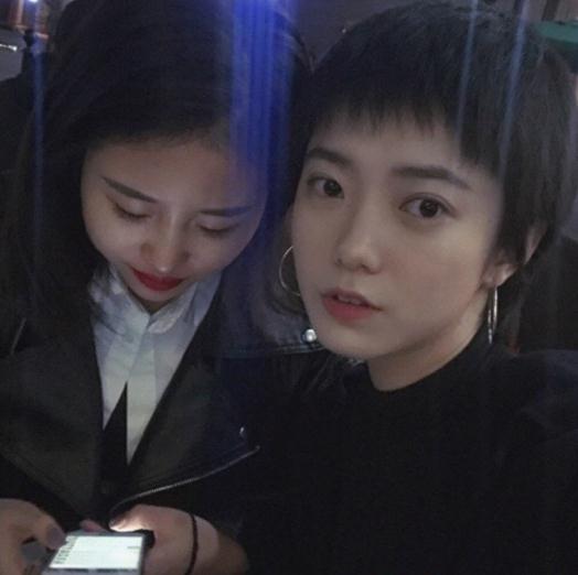 姜卓君与人合照 姜卓君高清写真_姜卓君高清剧照